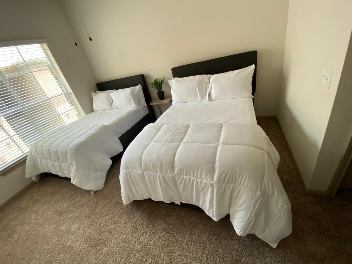 Daire Spacious Galleria Cottage - Self Check In & Free Parking, 4 Beds 2 Bathrooms *