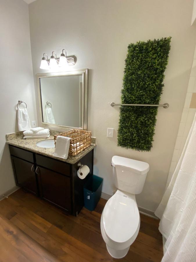 Daire Spacious Galleria Cottage - Self Check In & Free Parking, 4 Beds 2 Bathrooms