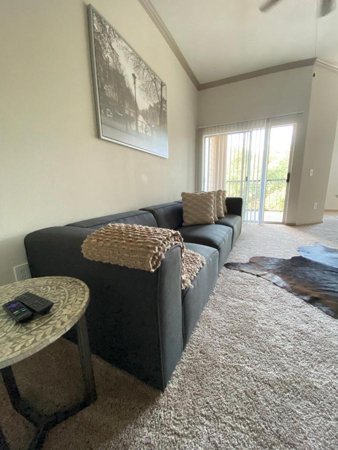 Spacious Galleria Cottage - Self Check In & Free Parking, 4 Beds 2 Bathrooms Daire *