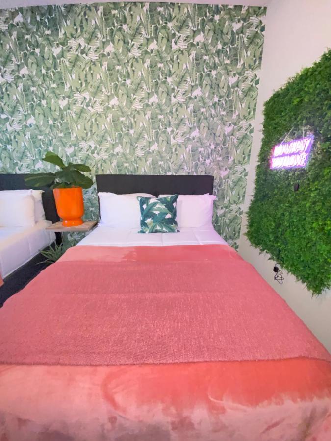 Spacious Galleria Cottage - Self Check In & Free Parking, 4 Beds 2 Bathrooms Daire *